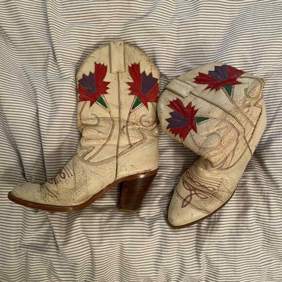Faux leather flower design cowboy boots size 8 - Picture 1 of 7